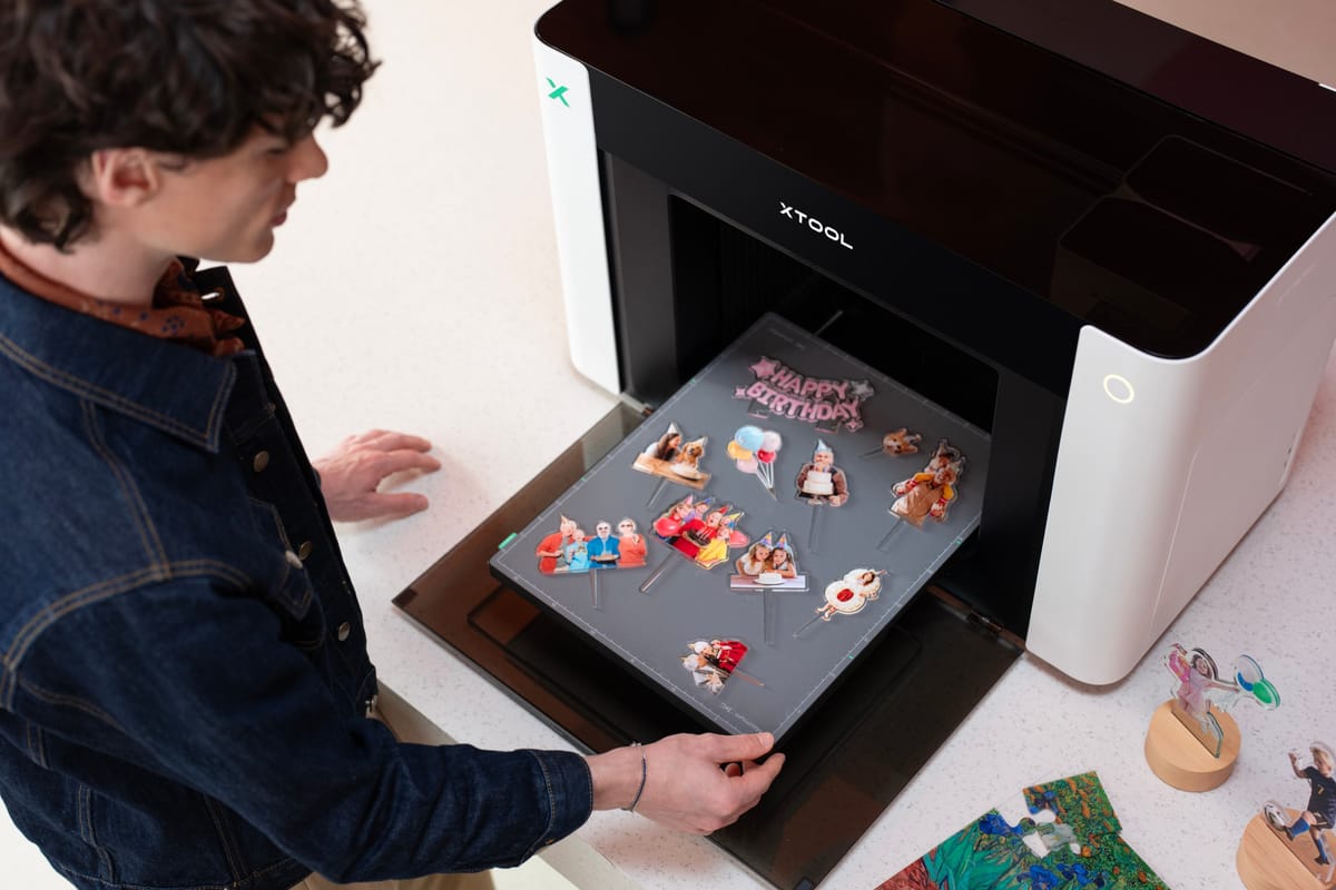 Mesa da O1 com toppers de acrílico impressos